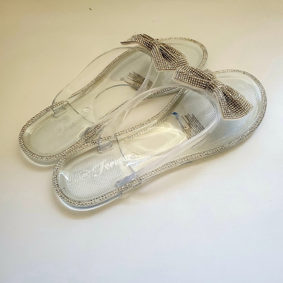 Forever Women's Clear Rhinestone Clear Flip Flop Sandals Size 8 - Picture 5 of 7
